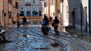 Taliansko zasiahli silné búrky. Zahynulo najmenej desať ľudí, medzi nezvestnými je aj malé dieťa