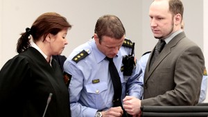 Brevik sa nazýva pešiakom, argumentuje ako Hitler