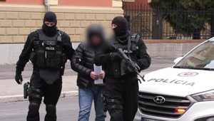 Sudca vzal do väzby všetkých troch obvinených z akcie Valentín. Tí ale podali sťažnosť