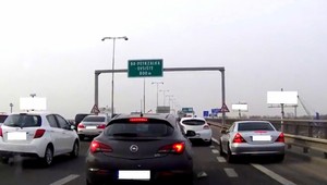 Bezohľadná jazda vyjde mladíka draho, policajtom stačilo toto video