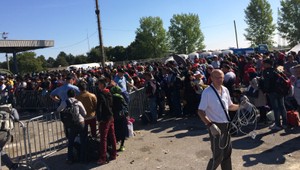 Situácia v Chorvátsku je napätá, v utorok dorazil rekordný počet migrantov