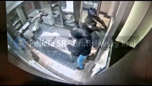 Lup za štvrť milióna eur: Polícia objasnila lúpež v luxusnom klenotníctve