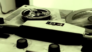 Ústav pamäti národa hľadá muža, ktorý v osemdesiatych rokoch rozšíril protikomunistické nahrávky