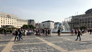 Zhromaždenie za Henryho. Na Hodžovom námestí sa zišli stovky ľudí