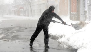 Za oknami sledujeme typický odmäk. Prichádza obdobie povodní
