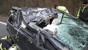 Pri vážnej nehode prišiel o život 55-ročný vodič. Auto ostalo po náraze zdemolované