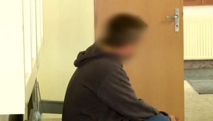 Telefonoval počas jazdy. Policajti pri kontrole zistili, že je aj opitý