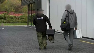 Zásah NAKA v hlavnom meste: Zadržali viacero osôb, zasahovali aj v sídle NDS