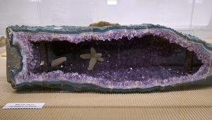 Banské mesto sprístupnilo výstavu minerálov, ktoré zachránili pred požiarom