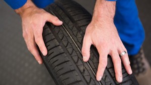 Pri protektorovaných pneumatikách buďte opatrnejší