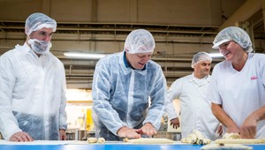 Pekári odštartovali deň s Ficom. Premiér prisľúbil, že odrobí celú službu