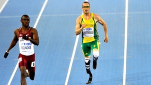 Oscar Pistorius. Atlét s hendikepom mieri na olympiádu