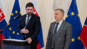 Tlačová beseda ministra Takáča o slintačke a krívačke