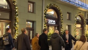 Turisti, alebo mierotvorci? Návšteva Witkoffa v Moskve pripomínala skôr gurmánsky zážitok