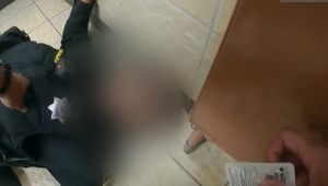 Policajt sa na toalete predávkoval fentanylom, ktorý zhabal na službe