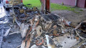 V bratislavskej Petržalke zhorelo auto, do tla