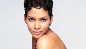 Halle Berry (45) sa zranila pri nakrúcaní, odvážala ju záchranka!