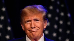 Donald Trump má mať voči obvineniam imunitu. Žiada o pozastavenie konania vo veci tajných dokumentov