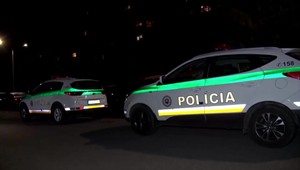 V byte našli mŕtveho muža a jeho psa. Obaja ležali v kaluži krvi