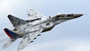 ZÁZNAM: Let z Londýna naháňali armádne stíhačky