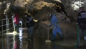 Turisti znečisťujú Demänovskú jaskyňu. Zamestnanci musia upratať po sezóne