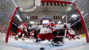 Bohatá štvrťfinálová hokejová noc na Joj Športe zo svätostánku NCAA