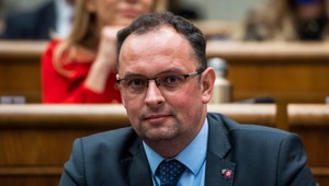 Čepček prichádza s ďalším bizarným návrhom, chce zakázať porno