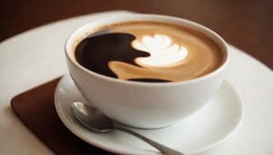 Viete, kedy si dať poslednú kávu? Možno vám tajne ničí spánok