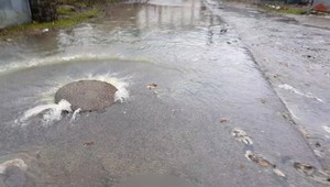 Obec rieši vážny problém s obyvateľmi. Na kanalizáciu si načierno napájajú odtoky dažďovej vody