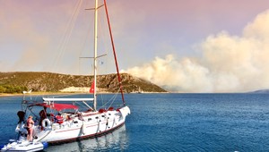 Grécko trápia rozsiahle požiare, museli evakuovať obyvateľov