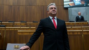 Ďalší konflikt v parlamente: Toto nie je cingi-lingi-bom, kričal Pročko na Dolinkovú