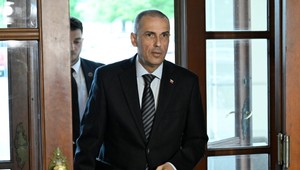 Žilinka dal preveriť tender na záchranky, opozícia podala návrh na vyslovenie nedôvery K. Šaškovi