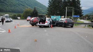 Dopravná nehoda: Zrážka troch áut si vyžiadala šesť zranených
