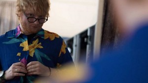 Ed Sheeran sa tajne OŽENIL, speváka prezradila obrúčka