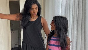 Video mamičky a jej 12-ročnej dcéry rozdelilo ľudí: Čo by ste na jej mieste urobili vy?