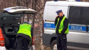 Polícia a armáda uzavreli časť lesa. Z neba tam spadol tajomný objekt