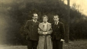 Ušiel zo Serede, aj z Majdanku. Napísal správu o vraždení v koncentračnom tábore, no dlhé roky sa nevedelo, že je jej autorom. Dionýz Lenárd.