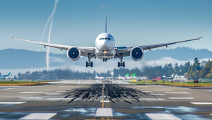 Pri zrážke dvoch lietadiel zomreli traja ľudia