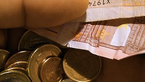 Slováci si sporia už v mladom veku