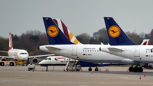 Pasažier búchal na dvere kokpitu s vyhrážkou, že lietadlo spadne