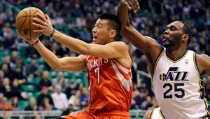 NBA: Rakety povozili Jazz na kolotoči, Bogut je späť