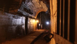 Muža, ktorý informoval o zlatom vlaku, vykradli hľadači pokladov