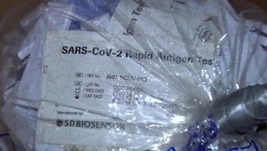 Prípad stoviek použitých testov, ktoré našli medzi odpadom v Partizánskom, je len priestupkom