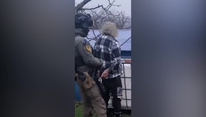 Vynaliezavý zlodej: Vykradol im dom, zatiaľ čo sa zabávali na svadbe