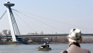 Z Mosta SNP skočil muž, polícia ho nenašla