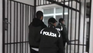 V jeden deň stihol ukradnúť dve autá a s oboma aj havarovať. Vinníka chytili v Poľsku