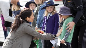 Meghan utešovala plačúceho chlapca