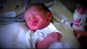 Ľuboško (1) sa narodil v kríkoch bezdomovkyni. Zriekla sa ho