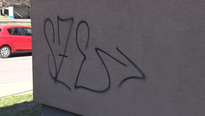 Sprejer vďaka prezliekaniu unikal polícii. Aký kuriózny detail ho nakoniec odhalil?