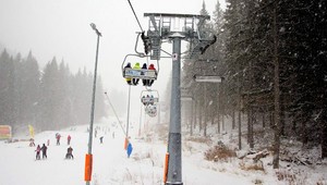 Lyžuje sa v plnom prúde. Prvoradá je bezpečnosť